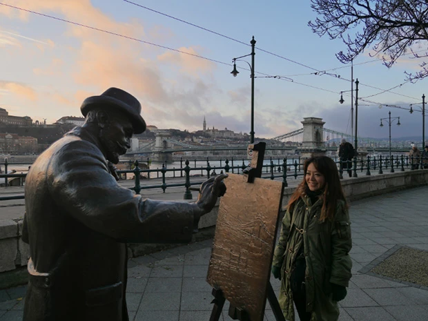 なんだか着ぶくれてるけど細目に描いてくださいね