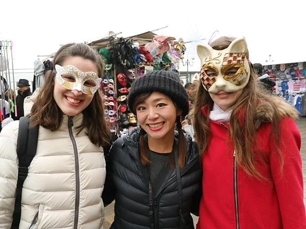 思わずマスクの奥に美人を探してしまうのは職業病でしょうか(なんの?)