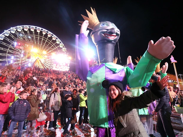 パレードに入り込んで写真撮影もOK! 太っ腹!