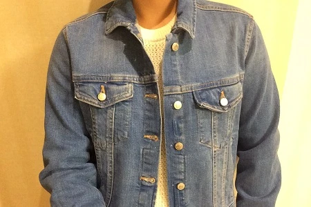 女子も着やすいデニムジャケットは、デート中にも活躍! 夜、肌寒くなったら貸してあげると高ポイントですよ!!