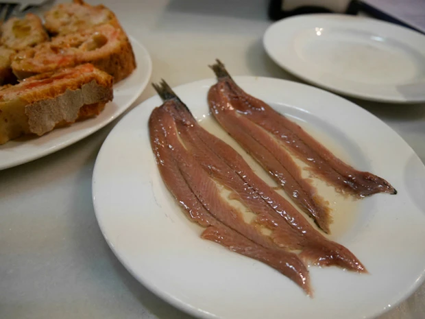 ツルリと胃の中に滑り込む超美味な生アンチョビ