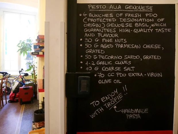 宿のキッチンに書かれていたペストの作り方