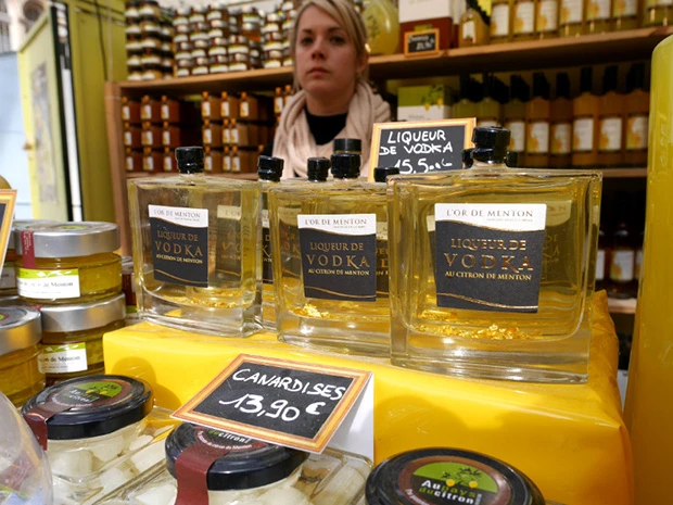 会場内の屋台で売られていたレモン商品