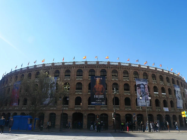 闘牛場外観。「闘牛」は3~10月がシーズン