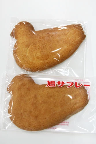 実際に食べ比べてみると、「自作鳩サブレー」は見た目も色濃く、風味もやや強く感じたが、昨年の「鳩サブレー」を参考に作ったそう。本家が変わってしまう場合もあるようだ。ただ、事前情報がないと、どちらが本物か食べ慣れていない人にはわからず、編集部のほとんどが迷っていた。