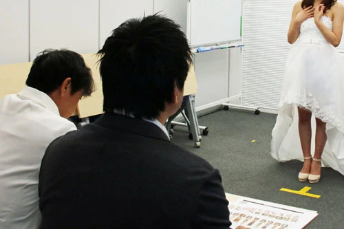 最終面接は衣装であるドレスを着て行なった