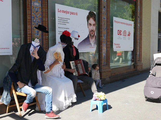 セビリアの街中。バスキング(ストリートパフォーマンス)がオシャレ