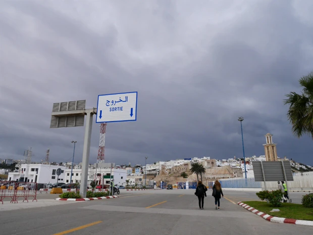 フェリーを降りて最初に見た、モロッコの景色