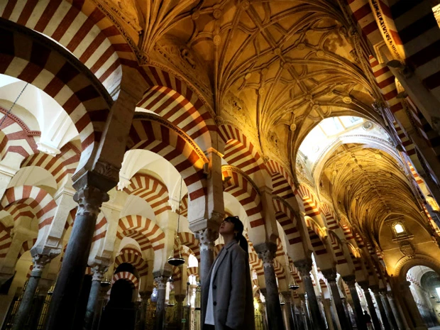 メスキータはモスクという意味で、歴史の中でイスラム教とキリスト教が混じり合った建築物