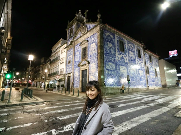 青いタイル「アズレージョ」で装飾された教会