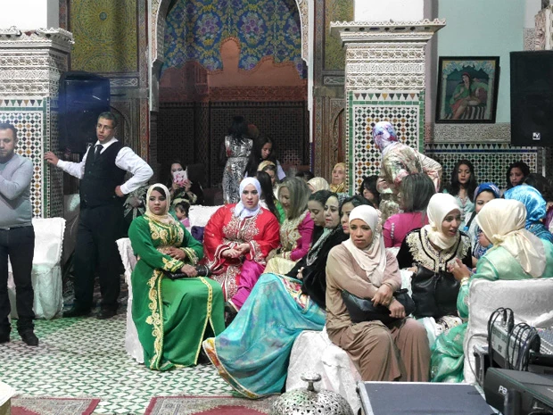 美しく着飾ったモロッコ女性たち