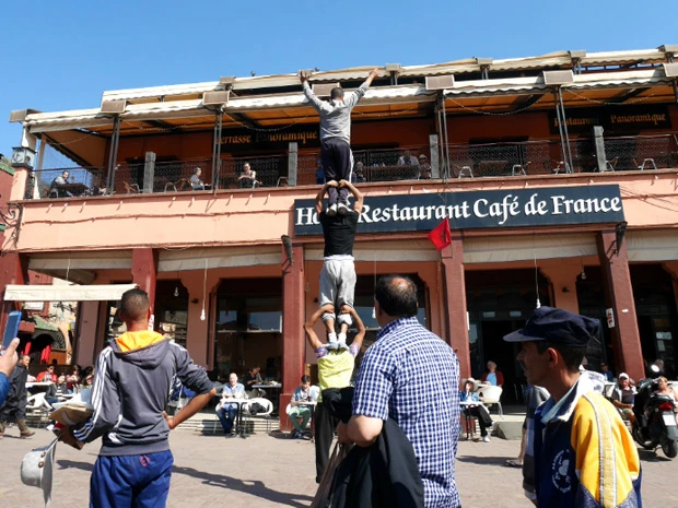 アクロバットの人たち