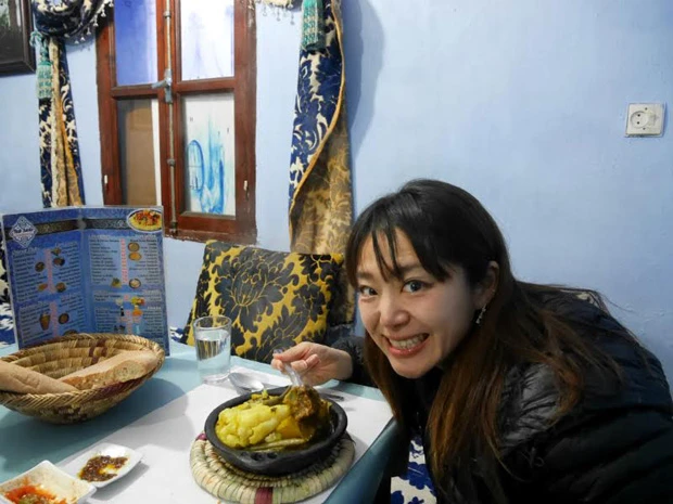 タジン鍋30DH(約360円)、ハリラスープ5DH(約60円)