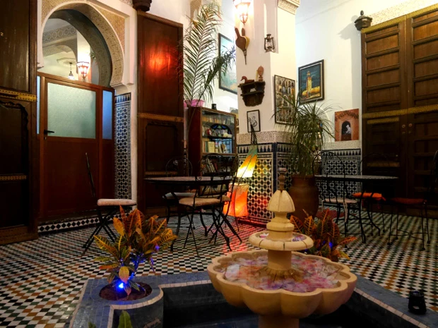 中庭が四角く囲われた邸宅型宿「リヤド」