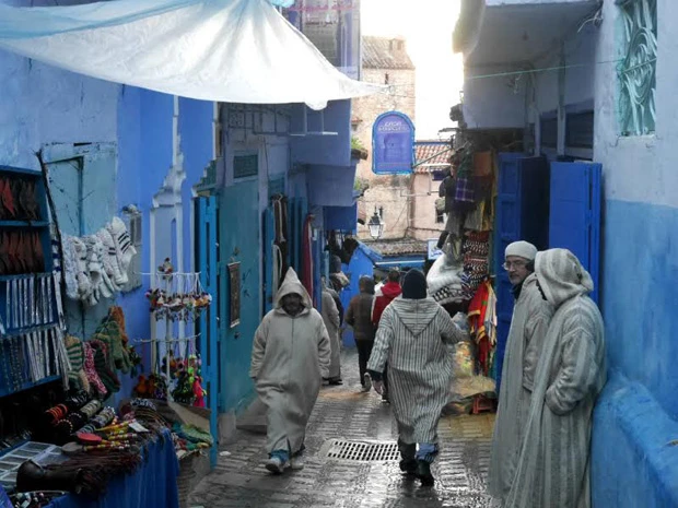 まるで魔法使いのような服「ジュラバ」。女性用もあるけど、圧倒的にオジサン率高し(笑)