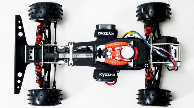 「オプティマ」の特徴であるアルミバックボーン形式シャシーは、素材や各パーツのサイズを変更することで当時の雰囲気そのままに強度アップすることに成功している。またチェーンドライブの四輪駆動システムは、樹脂製のベルトにも交換可能だ