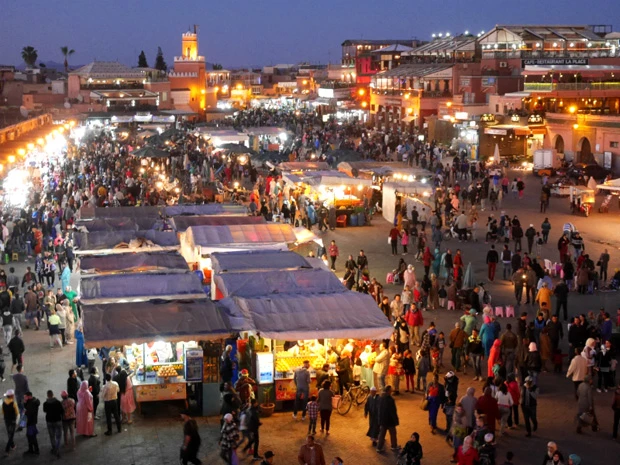 2009年に「無形文化遺産」として登録された、マラケシュのメディナの中心「フナ広場」