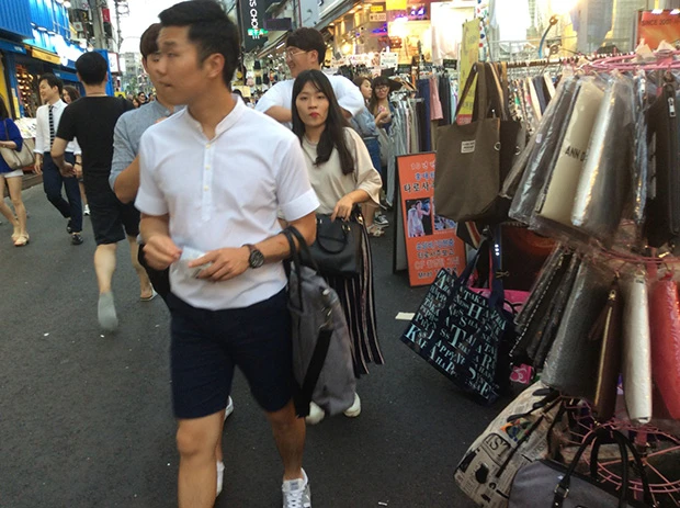 弘大でやっと見つけたチクポチ……しかし、ソウルの中心地でチクポチ男子を見かけることはほぼなかった