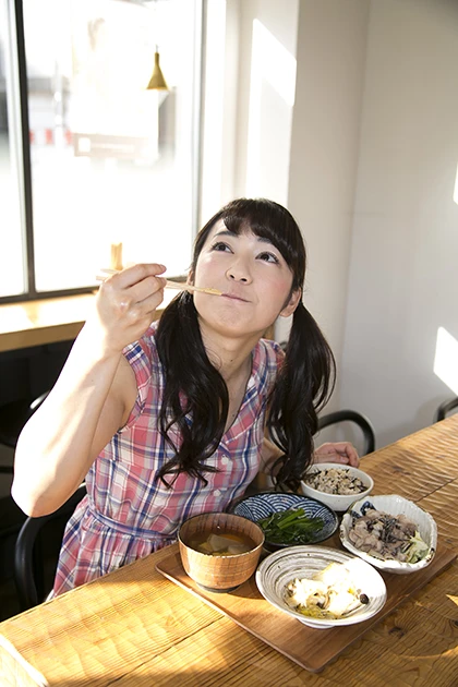 「んまぁーい!」とガチ食い中のキュートな顔よりも、腕の筋のほうが気になってしまう