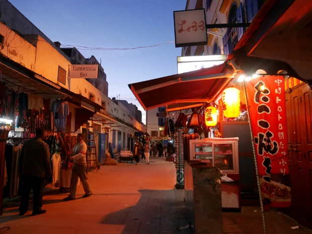 みやげ物屋に並んで突如現れた、たこ焼き屋
