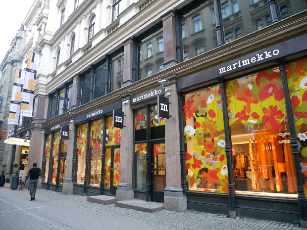 マリメッコ フラグショップ旗艦店(マリクルマ店)。100ユーロ以上買うとエコバッグもらえるらしい