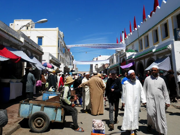 手をつなぐ男の友情。最近では日本にも「なかよし男子」というのがいるんだとか?