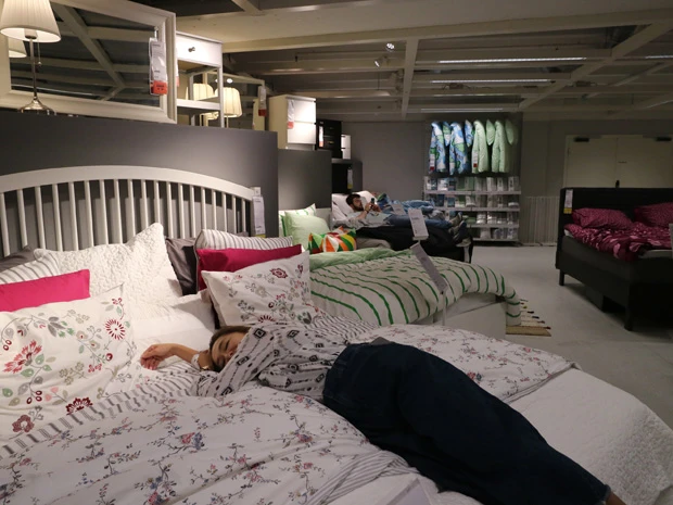 広い店内を駆け巡りグッタリ～