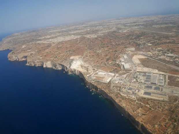 飛行機から見たマルタ共和国。地球が丸いのがわかる!