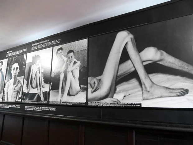 飢餓でやせ細ってしまった人々