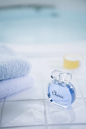 シーン別に香水を使いこなせれば、初心者卒業! 効果的に香水をつかっていこう。商品協力/シュシュシェリー『シェリー ライトパルファン』4500円(税抜き・50ml)