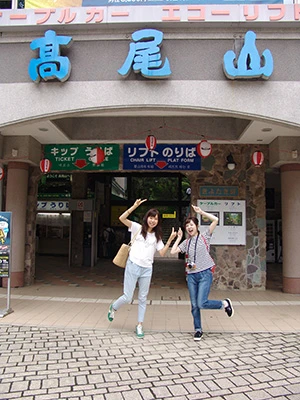 左からりさちゃん、とりとりちゃん