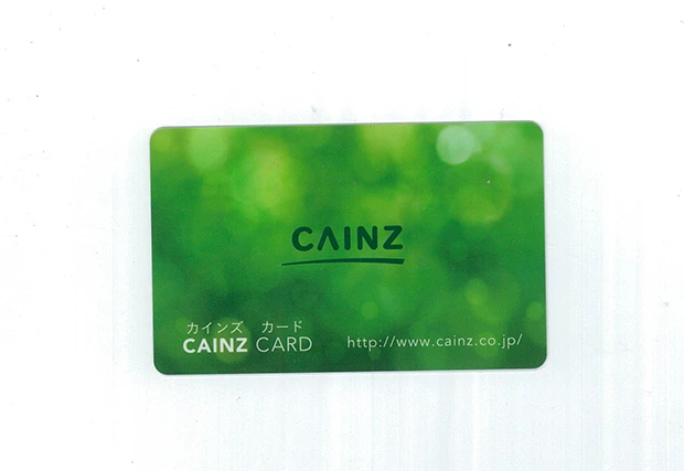 100ポイント貯まると100円分の買い物ができるカインズのポイントカードは、店内のサービスカウンターで即日入会可能