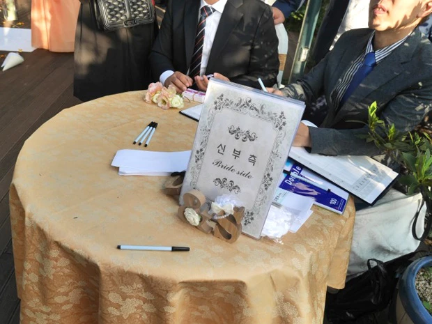 受付には白い封筒が用意してある。ありがたい