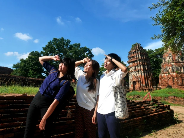 アユタヤでピュー&ヨシと。「タイの未来はどうなるの?」