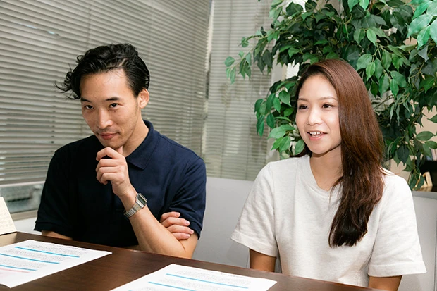 婚活の重要性を聞いている週プレ編集者2人