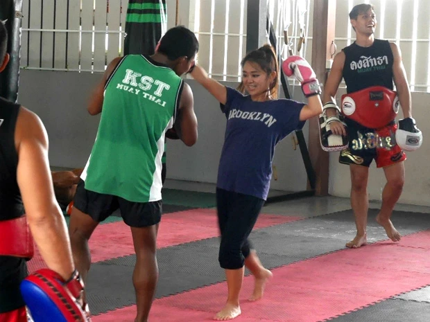 ムエタイ教室で戦うマリーシャ