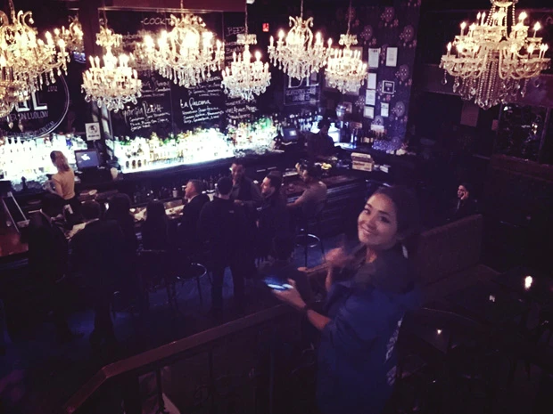 私は屋内のナイトクラビング~♪