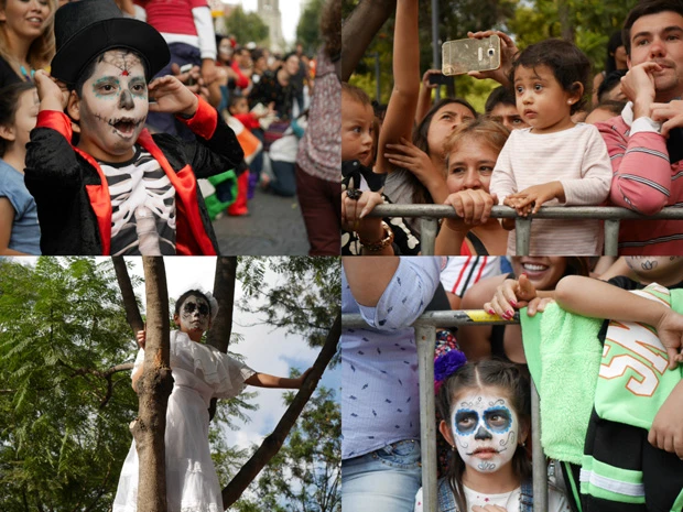 目をまんまるにしてパレードを見る子供たち