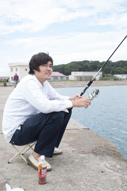サバ釣りはおろか、釣り自体初体験の本誌編集・トダ。釣り糸を垂らし、何も考えない時間にハマリそう!?