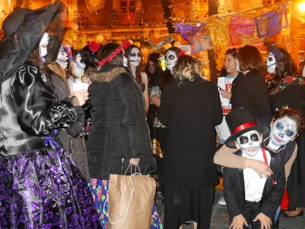 数日前から街中はガイコツだらけ~