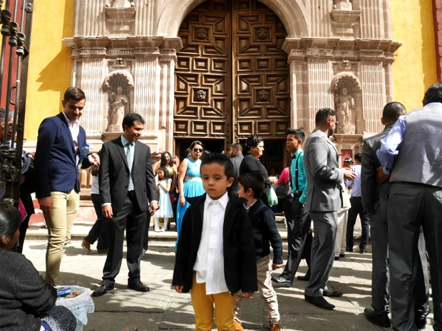 女子が撮影会で忙しい中、男子はちょっとヒマそう