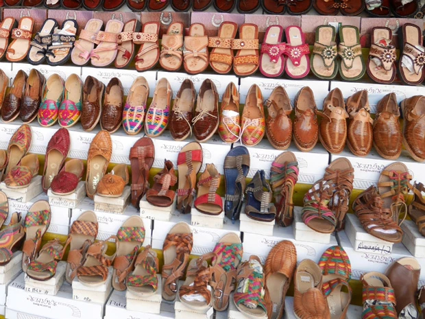 グアダラハラで生産が盛んな伝統的な革サンダル「ワラチ」