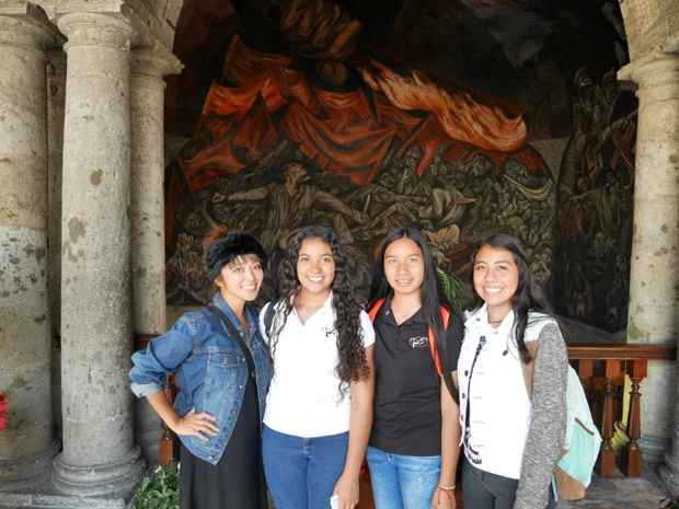 女のコたちに「写真撮ってくださーい」と言われ記念撮影