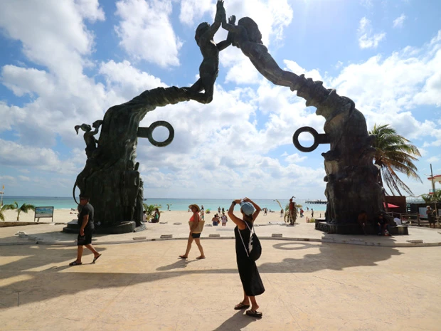 プラヤデルカルメンのビーチ前にあったオブジェ