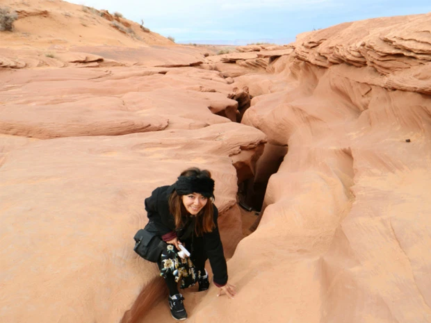 パカッ!と私がアラレちゃんのように地球割りしたのではなく、アンテロープの出口です(こっちが入口の時もあるみたい)