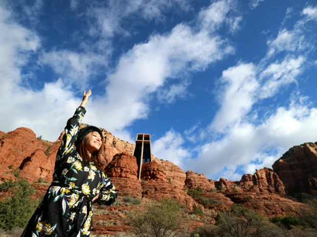 高台に建つホーリークロス教会
