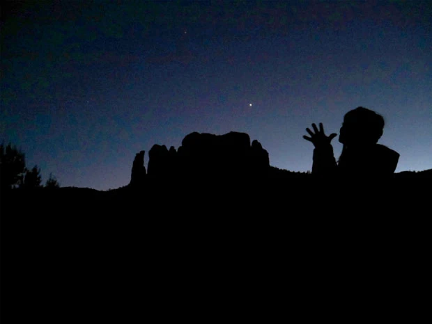 夜のカセドラルロック