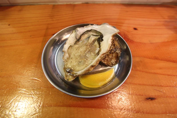 ピリッと刺激的でスパイシーになるので、シンプルな生牡蠣に飽きてきたらオススメ