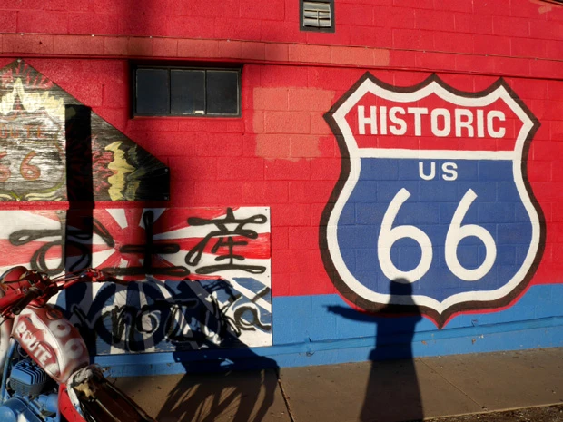  「お土産」って日本語で大きく書かれている