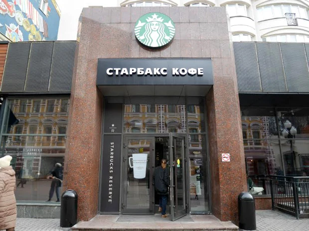 キリル文字で書かれたスターバックス。スタバくらいローマ字で書いてよ~(笑)!